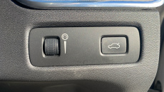 Volvo Xc60 2.0 B4D R DESIGN 5dr AWD Geartronic Diesel Estate